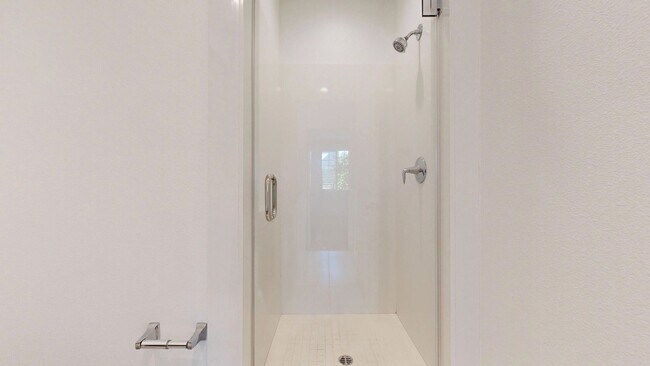 Building Photo - Bright & Beautiful 4 Bedroom 3 Full Bathroom Home!