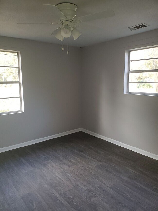 Building Photo - 128 Sunset Dr