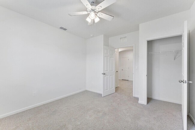 Building Photo - 357 SE Oakridge Dr