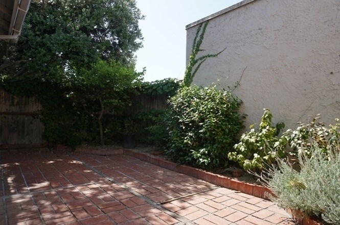 Building Photo - 3918 Camino Calma