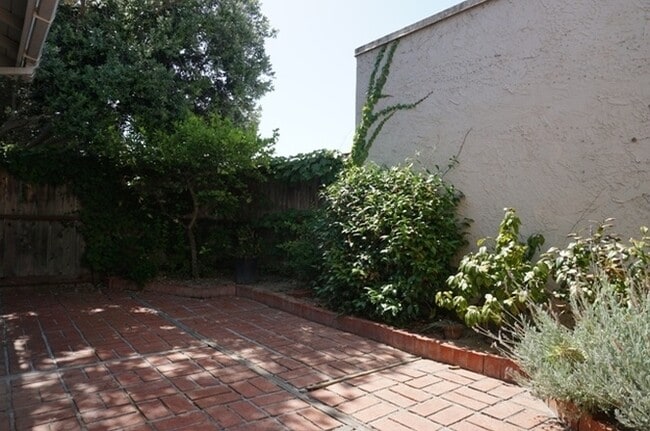 Building Photo - 3918 Camino Calma