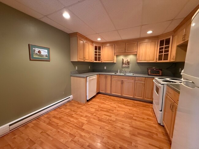 Building Photo - 36 Rock Brook Rd