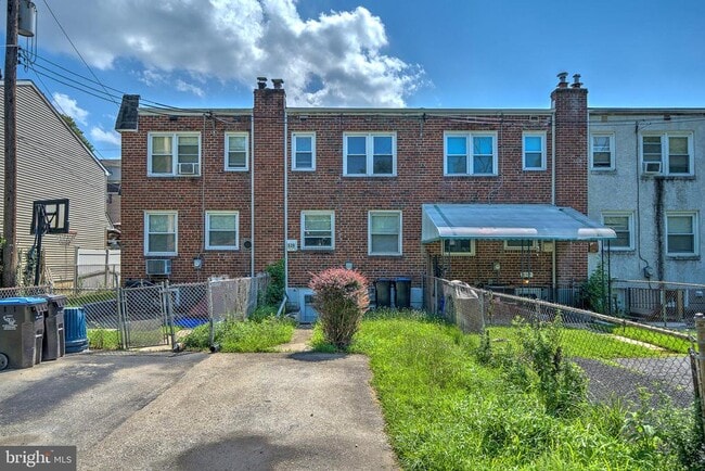 Building Photo - 539 E Basin St