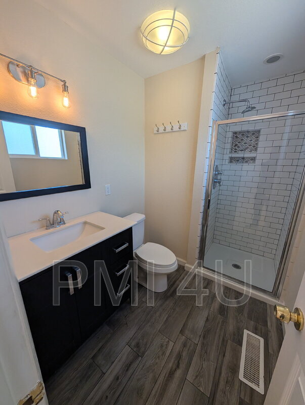 Building Photo - 4225 Penelope Pl NE