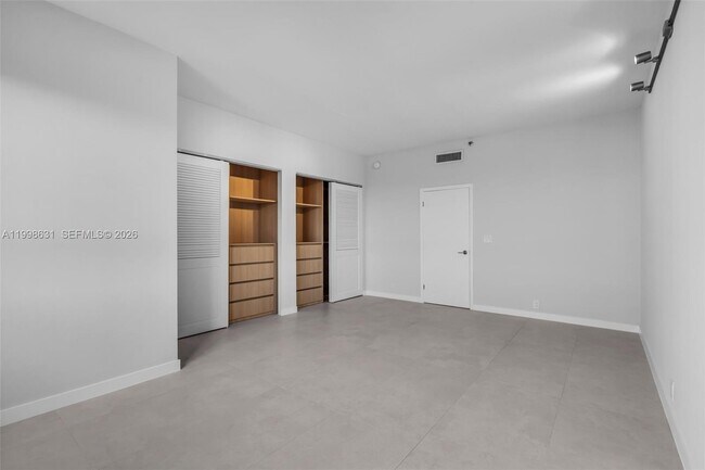 Building Photo - 251 Crandon Blvd