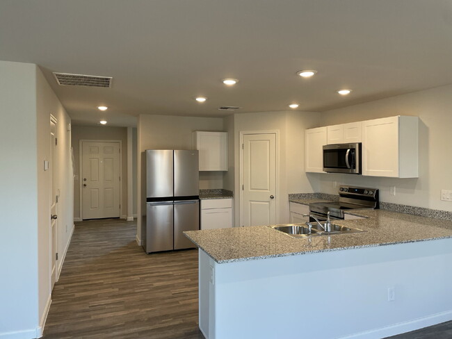 Building Photo - "Spacious 4-Bed Oasis in Coolidge, AZ – 18...