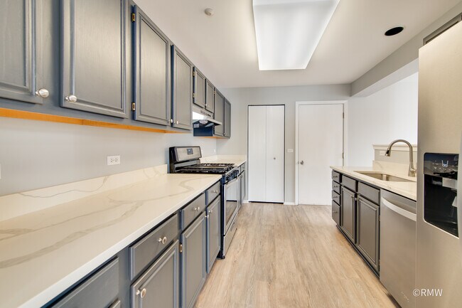 Building Photo - 460 Mayflower Ln