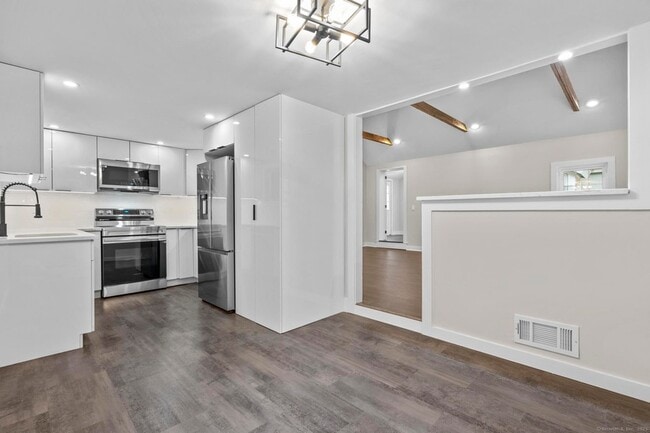 Building Photo - 13 South St