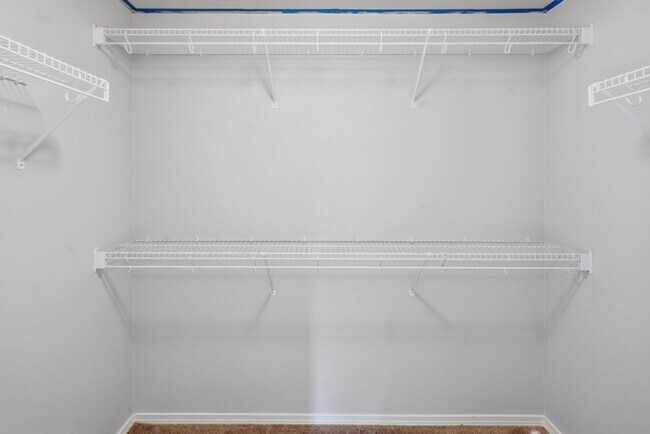 Building Photo - Modern Bellevue Townhome with Great Finishes
