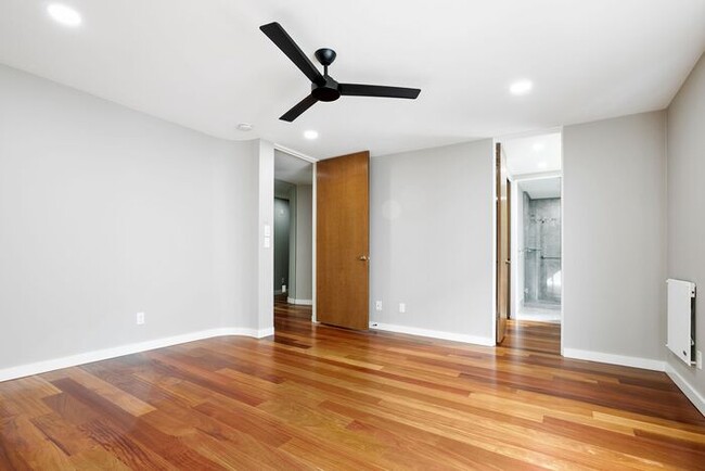 Building Photo - Stunning ALKI WATERFRONT Condo Overlooking Majestic Puget Sound!