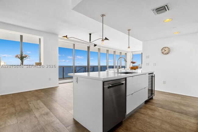 Building Photo - 5875 Collins Ave