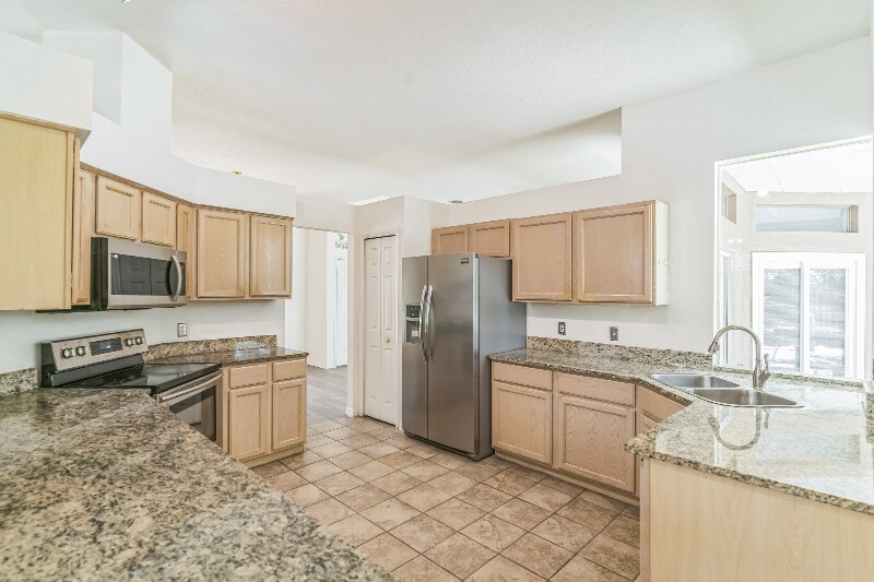 Building Photo - 4428 White Oak Cir