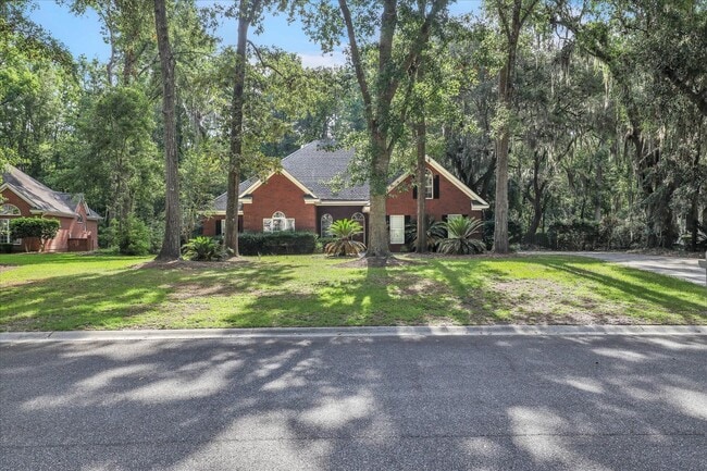 Building Photo - Stunning all-brick home on a large wooded lot