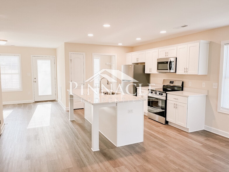 Building Photo - 209 Munford St