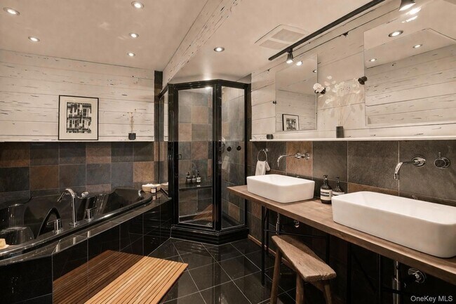 Building Photo - 15 Lake View Ct