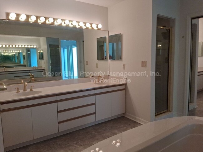 Building Photo - 1903 S MacDill Ave