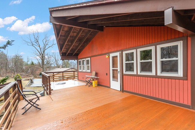 Building Photo - Mid-Century Lodge Home in Frederick with 6...