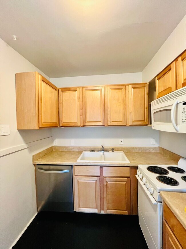 Building Photo - Phinney Ridge Cottage