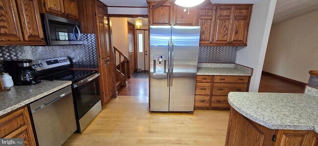 Building Photo - 9004 Flicker Pl