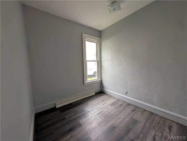 Building Photo - 627 Deer St