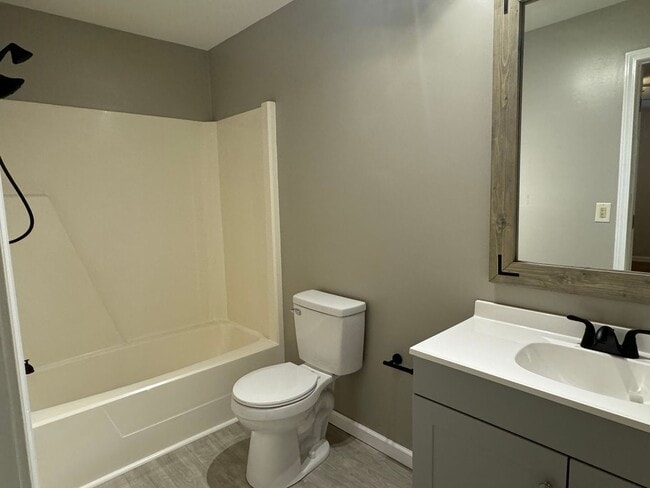 Building Photo - 3 Bedroom 2 Bathroom Home in Greeneville, TN