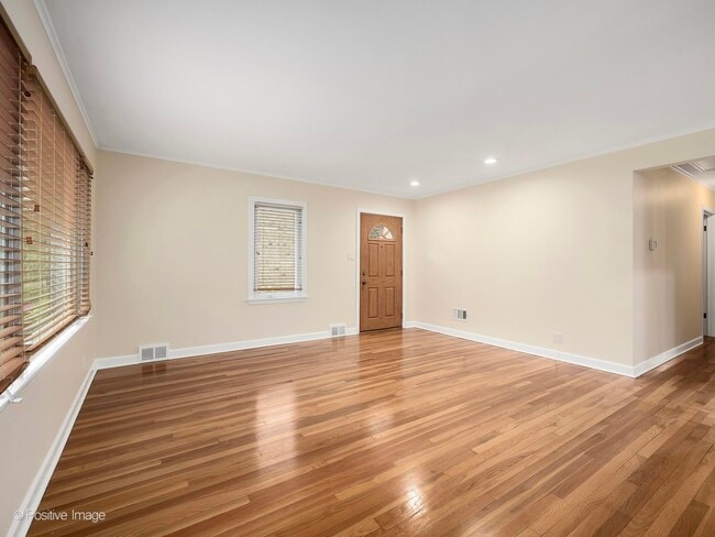 Building Photo - 39 S Bruner St