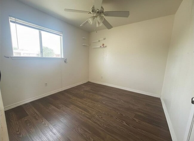 Building Photo - Craddock-222