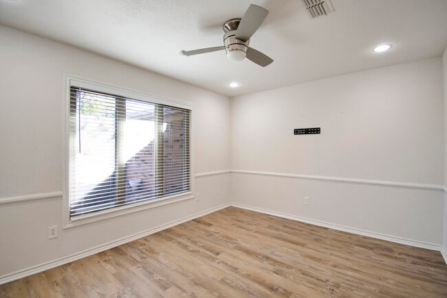 Building Photo - 5416 95th St