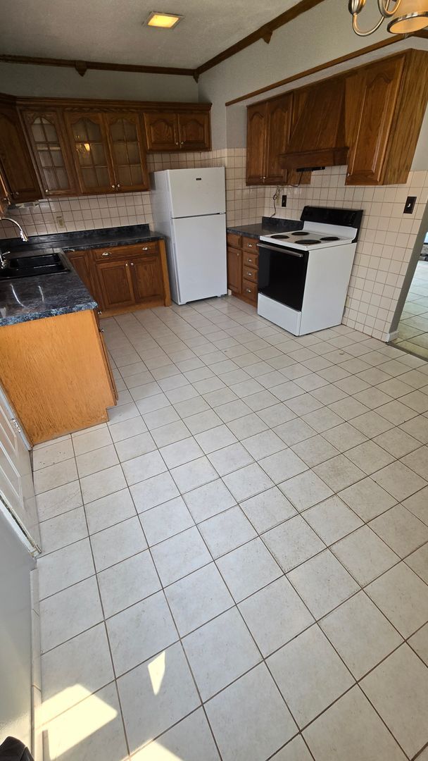 Building Photo - Spacious 3 Bedroom, 1.5 Bath Home with central AC for Rent!!!