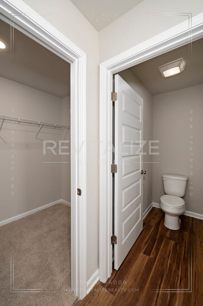 Building Photo - Beautiful 2-Story 5 BD 3 BA House in Spani...