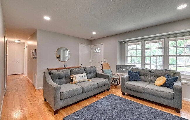 Building Photo - Coming Soon! Bright & Spacious 3 Bed Home with Finished Basement & Huge Backyard