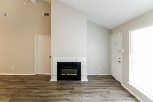 Building Photo - 3819 Old Post Rd