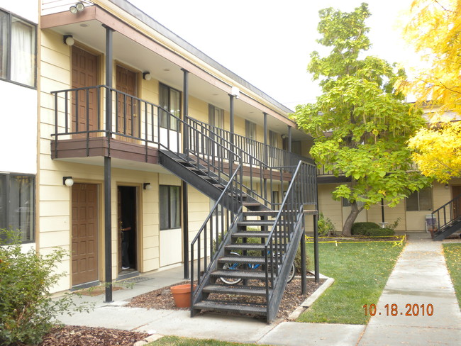 Outside view - Las Casas Apartments