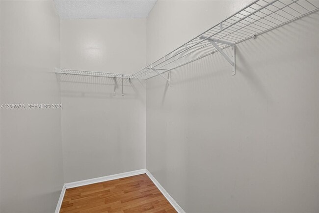 Building Photo - 6225 SW Kendale Lakes Cir