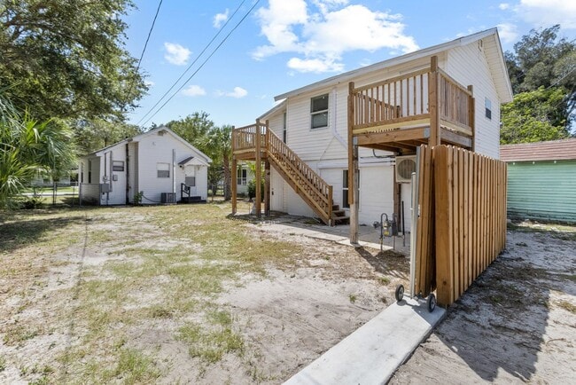 Building Photo - REDUCED Rent $2150.... 3 bed/2 bath Split Level, NEW downstairs addition, lots of extras *READY**...