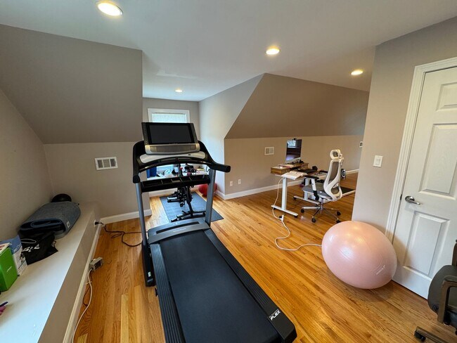 Building Photo - Waltham 3 bed 2.5 Bath