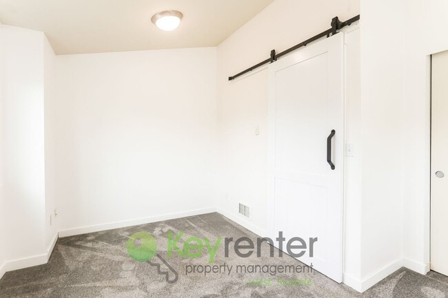 Building Photo - 3-Bedroom Beauty with Fenced Yard and Flex...