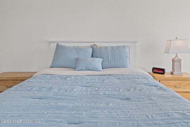 Building Photo - 6770 Ridgewood Ave