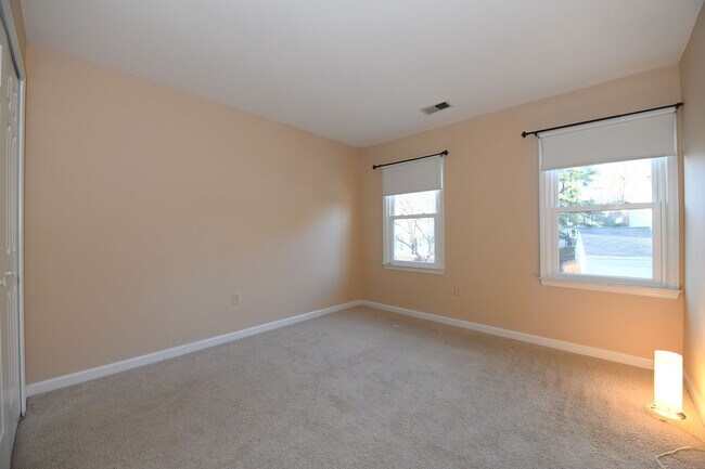 Building Photo - Gorgeous 4 BR 2+2 Baths Colonial - Finished Walk-Out Basement and Car Garage