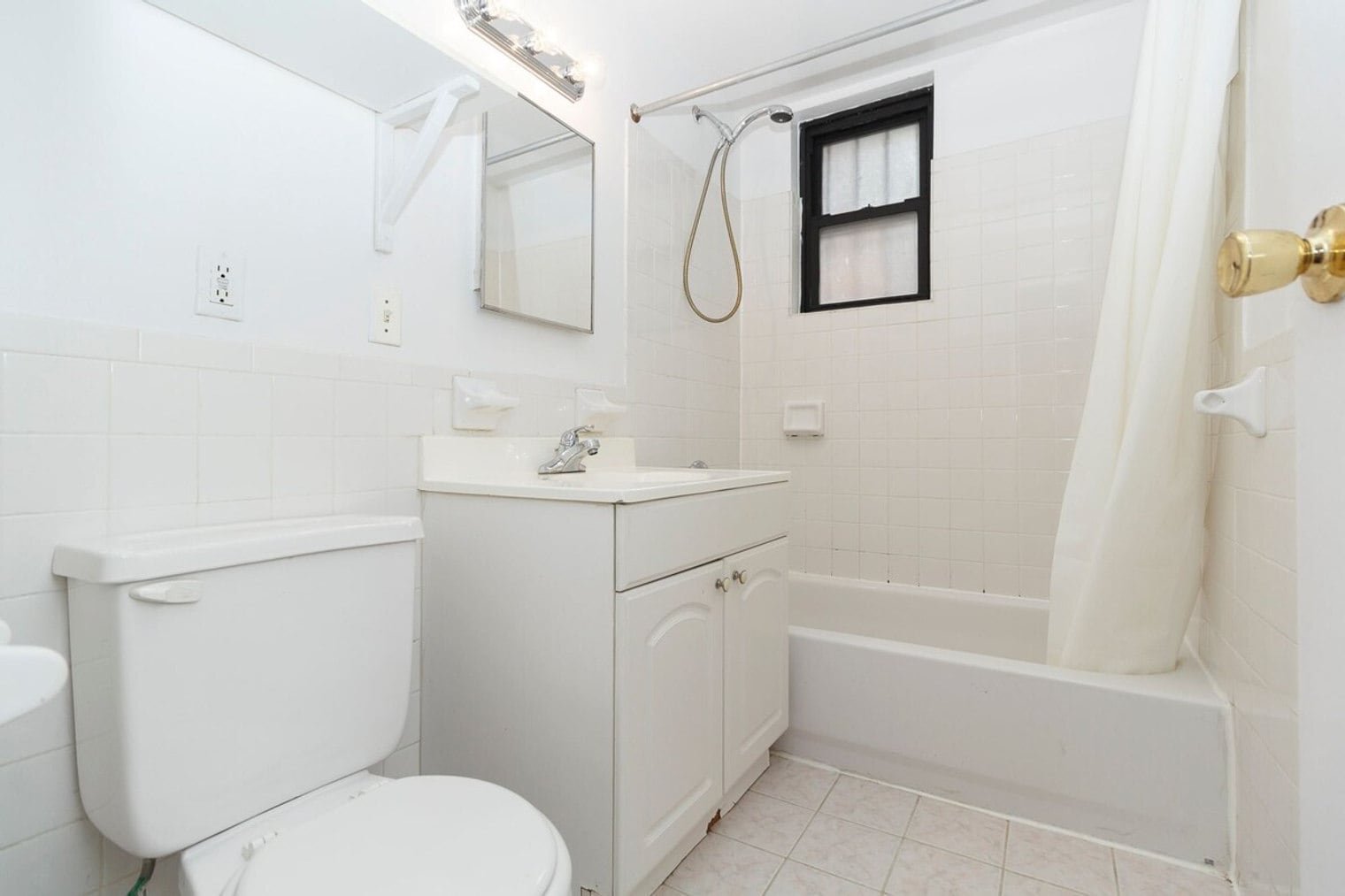 Building Photo - 215 B E 95th St