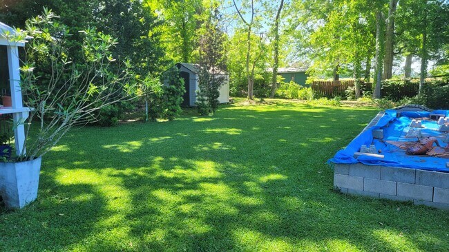 Building Photo - 526 W Main St