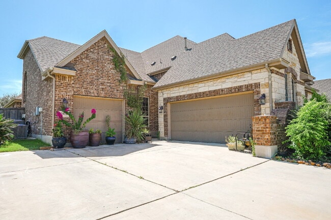 Building Photo - 5919 Dewdrop Ln