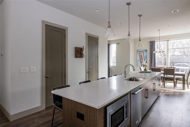 Building Photo - 37 Reynolds Square Ln