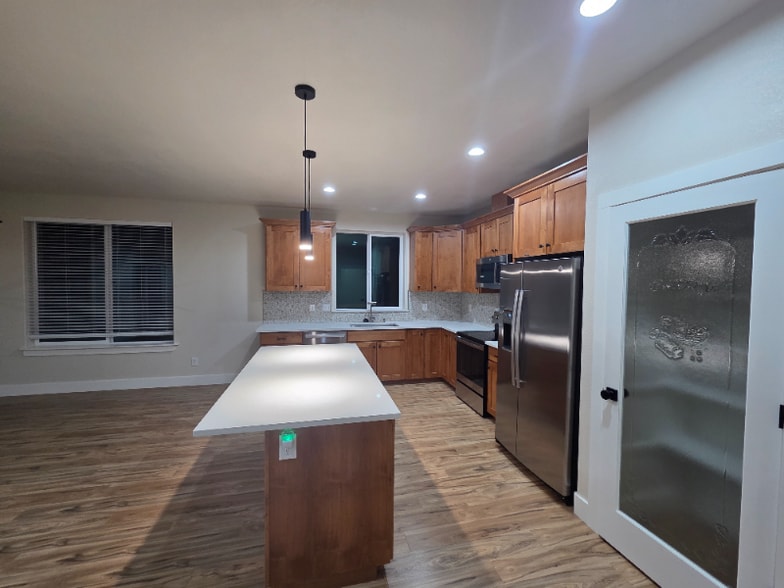 Building Photo - 27908 U St