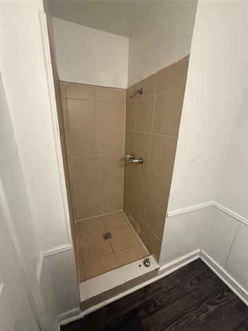 Building Photo - 708 E Pecan St