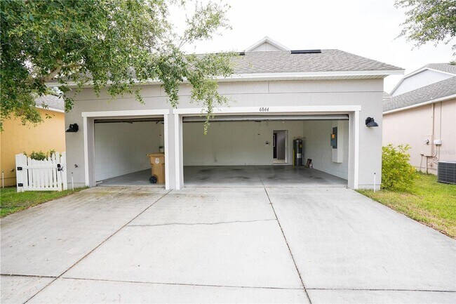 Building Photo - Beautiful 4BR/3.5BA Home with Dual Primary Suites in Harmony for Rent!