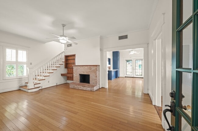 Building Photo - 406 Sul Ross St