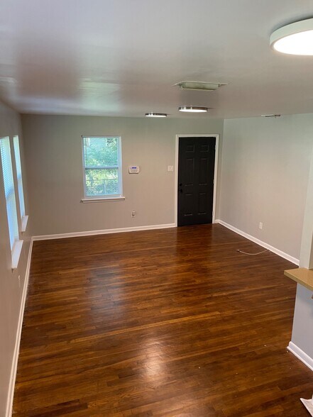 Building Photo - 1569 Plover St