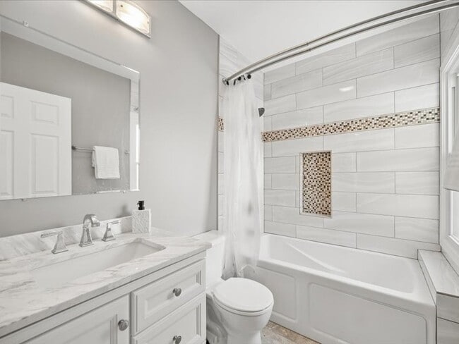 Building Photo - 2325 Shady Ln