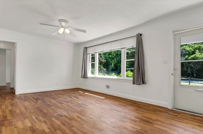Building Photo - HINTON AVENUE - 3 Bedroom - Perfect for UN...